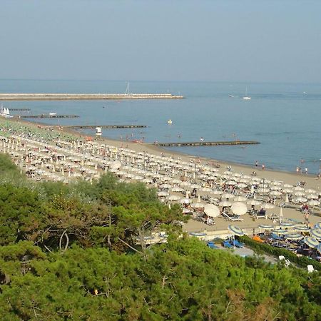 Renovated Flat With A Stunning Terrace Lägenhet Porto Santa Margherita di Caorle Exteriör bild