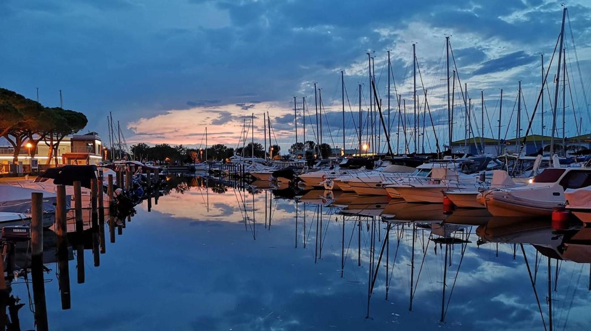 Renovated Flat With A Stunning Terrace Lägenhet Porto Santa Margherita di Caorle Exteriör bild