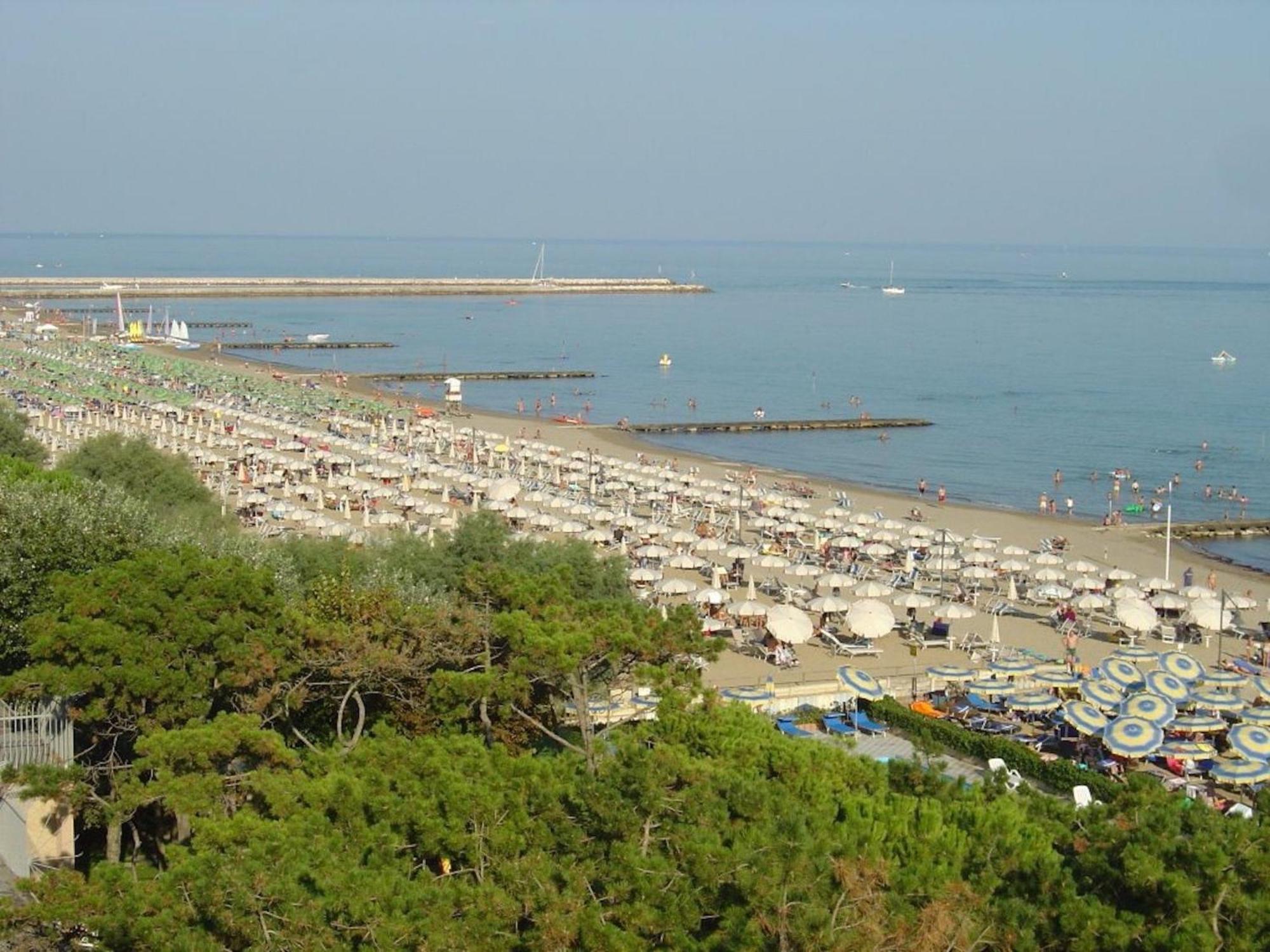 Renovated Flat With A Stunning Terrace Lägenhet Porto Santa Margherita di Caorle Exteriör bild