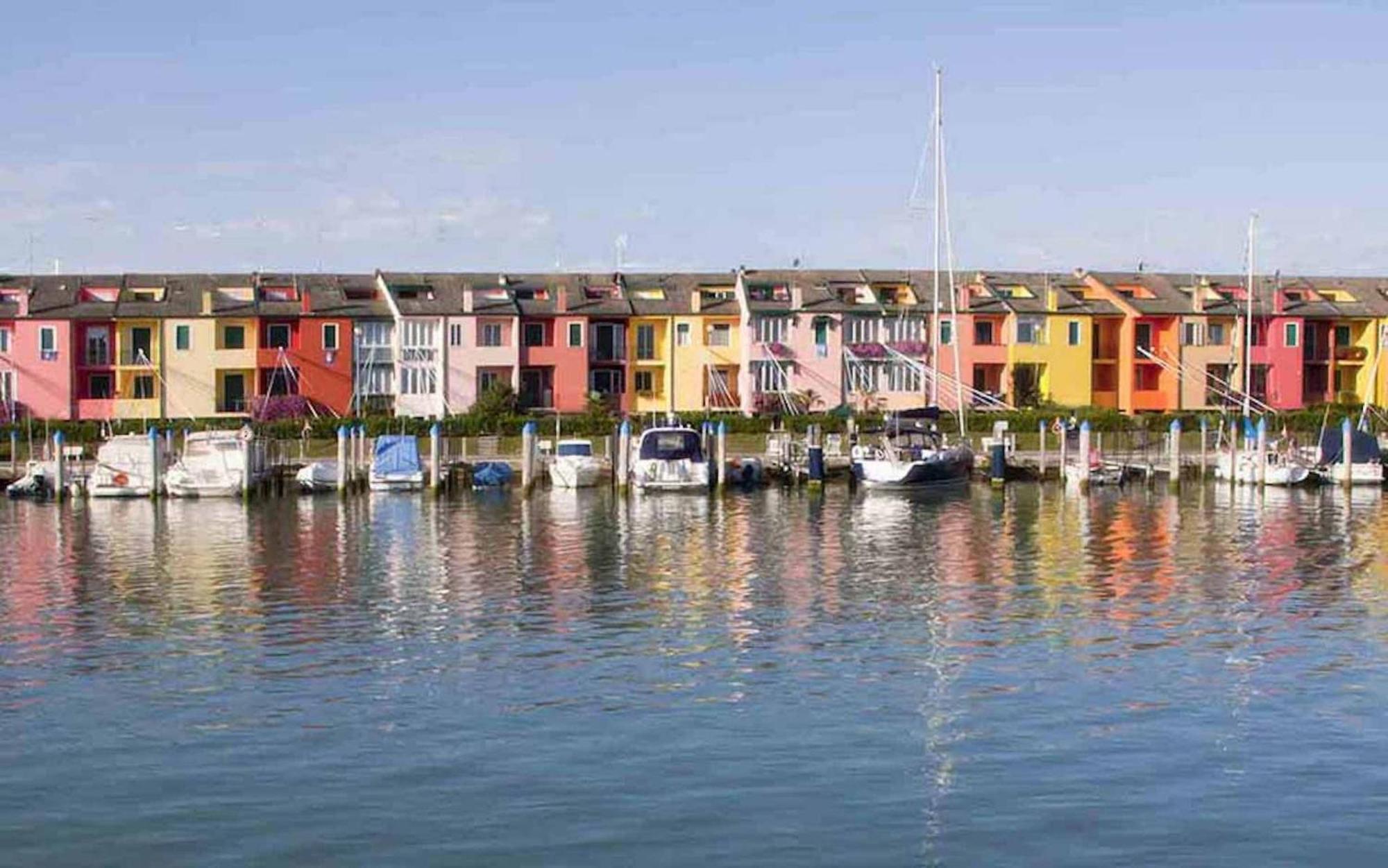 Renovated Flat With A Stunning Terrace Lägenhet Porto Santa Margherita di Caorle Exteriör bild